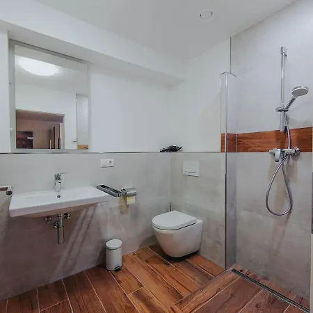 Downhill شقة توبليتز