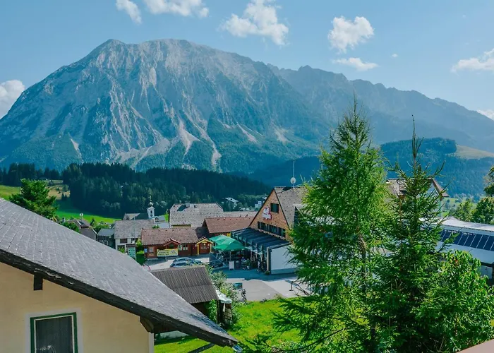 Downhill Apartment *