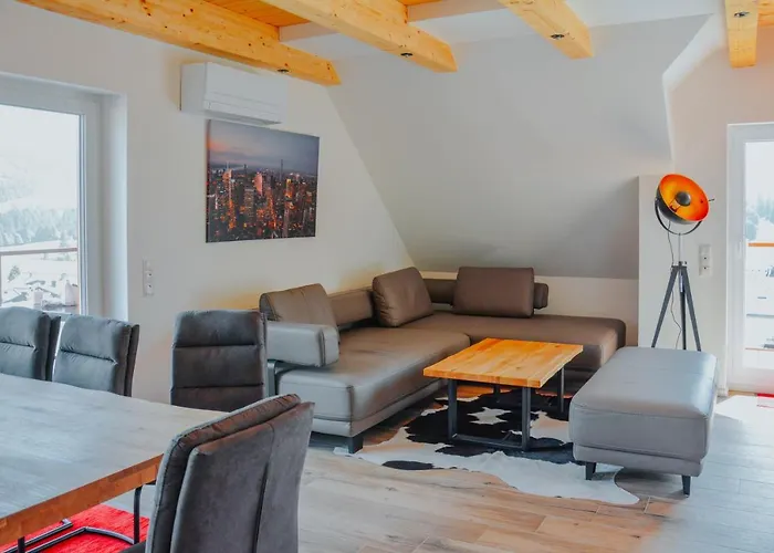 Downhill Apartment *