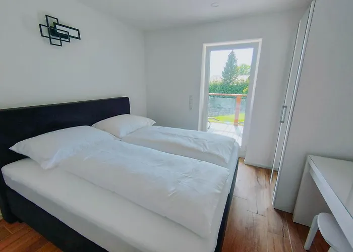 Downhill Apartment *