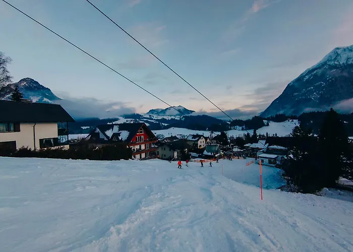 Downhill Apartment *